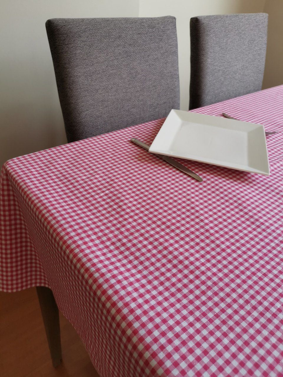 Masa Örtüsü, Kareli Pembe*