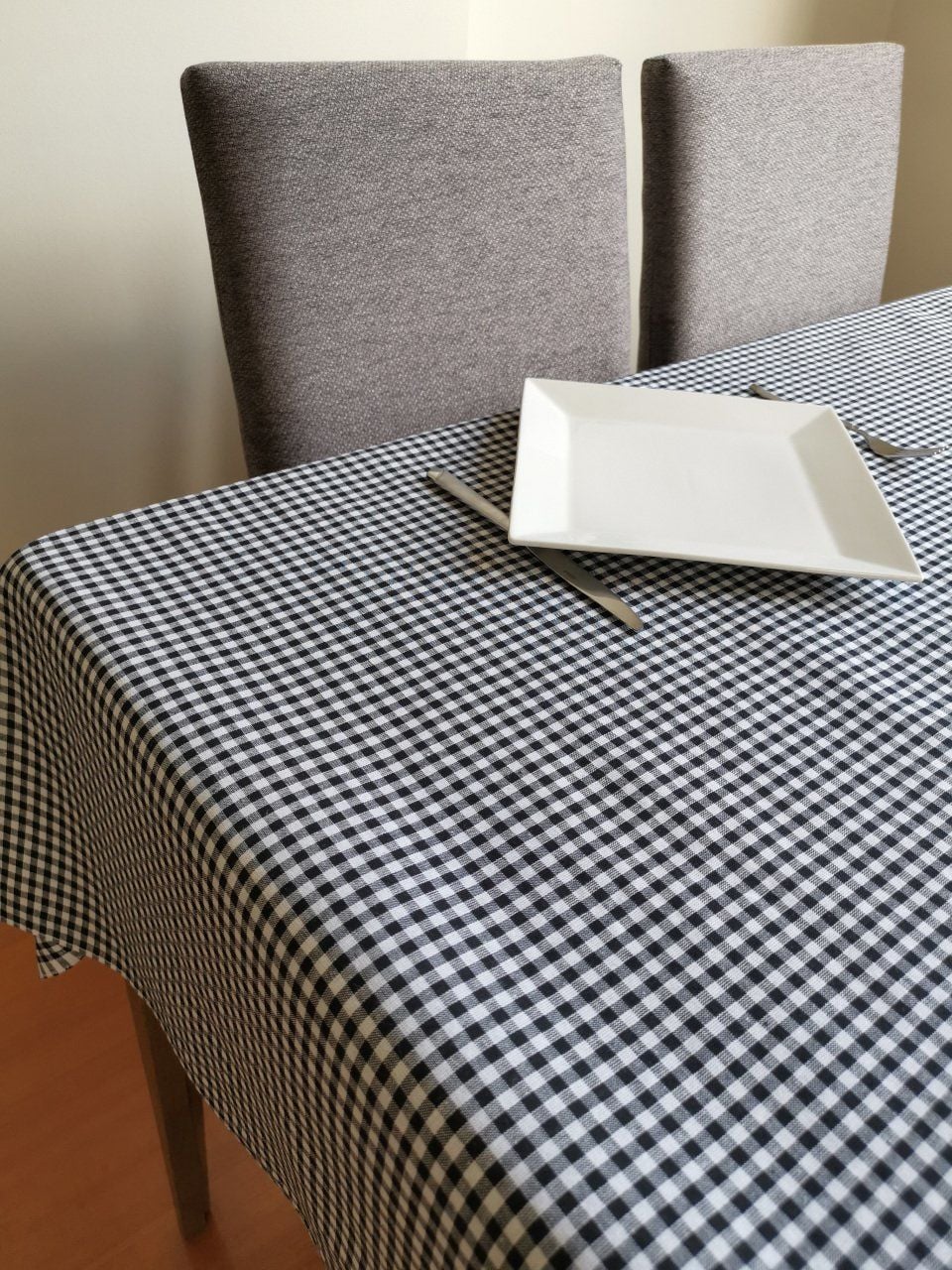 Masa Örtüsü, Kareli Siyah*