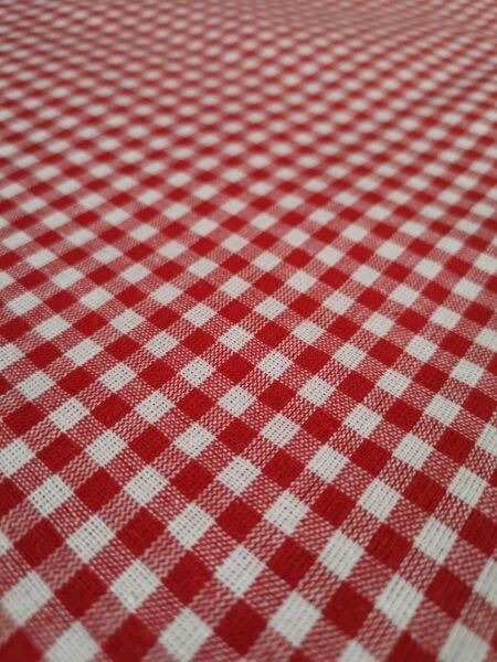 Masa Örtüsü, Kareli Kırmızı