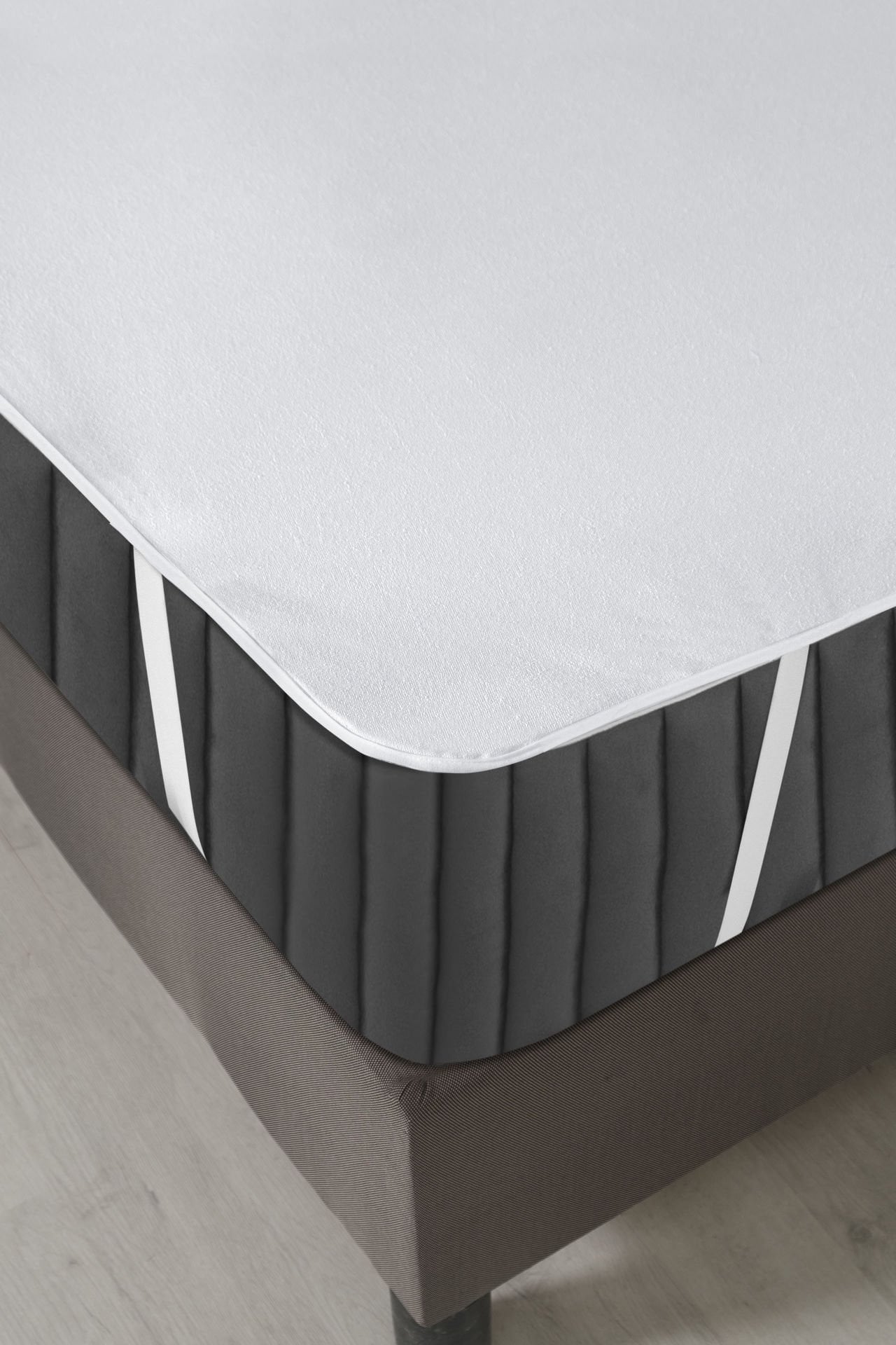 Polyester Sıvı Geçirmez Alez, 4 Köşe Lastikli